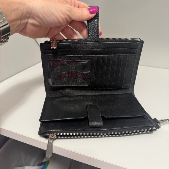 Michael Kors Wallet/phone holder wristlet - Picture 3 of 5